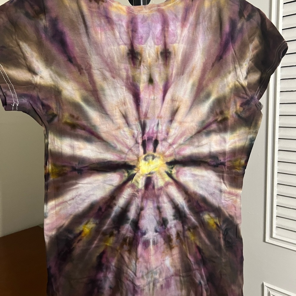 Purple Graphic Short Sleeve Tee - Picture 5 of 5